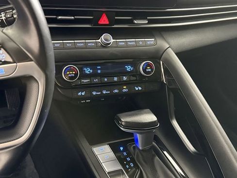 Used 2023 Hyundai Elantra Limited image 9