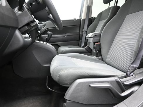 Used 2015 Jeep Patriot Latitude FWD image 14