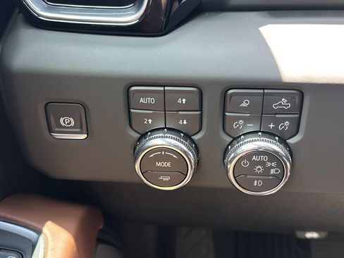 Used 2025 GMC Sierra 1500 Denali Ultimate AWD/4WD image 28
