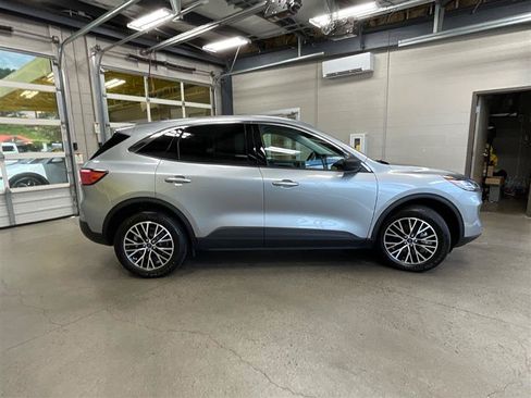 Used 2022 Ford Escape SE FWD image 6