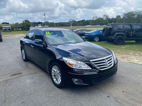 Used 2011 Hyundai Genesis 3.8 RWD image 5