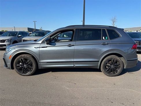 Used 2022 Volkswagen Tiguan SE R-Line image 3