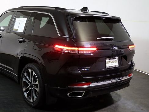 Used 2022 Jeep Grand Cherokee Overland w/ Luxury Tech Group IV image 11