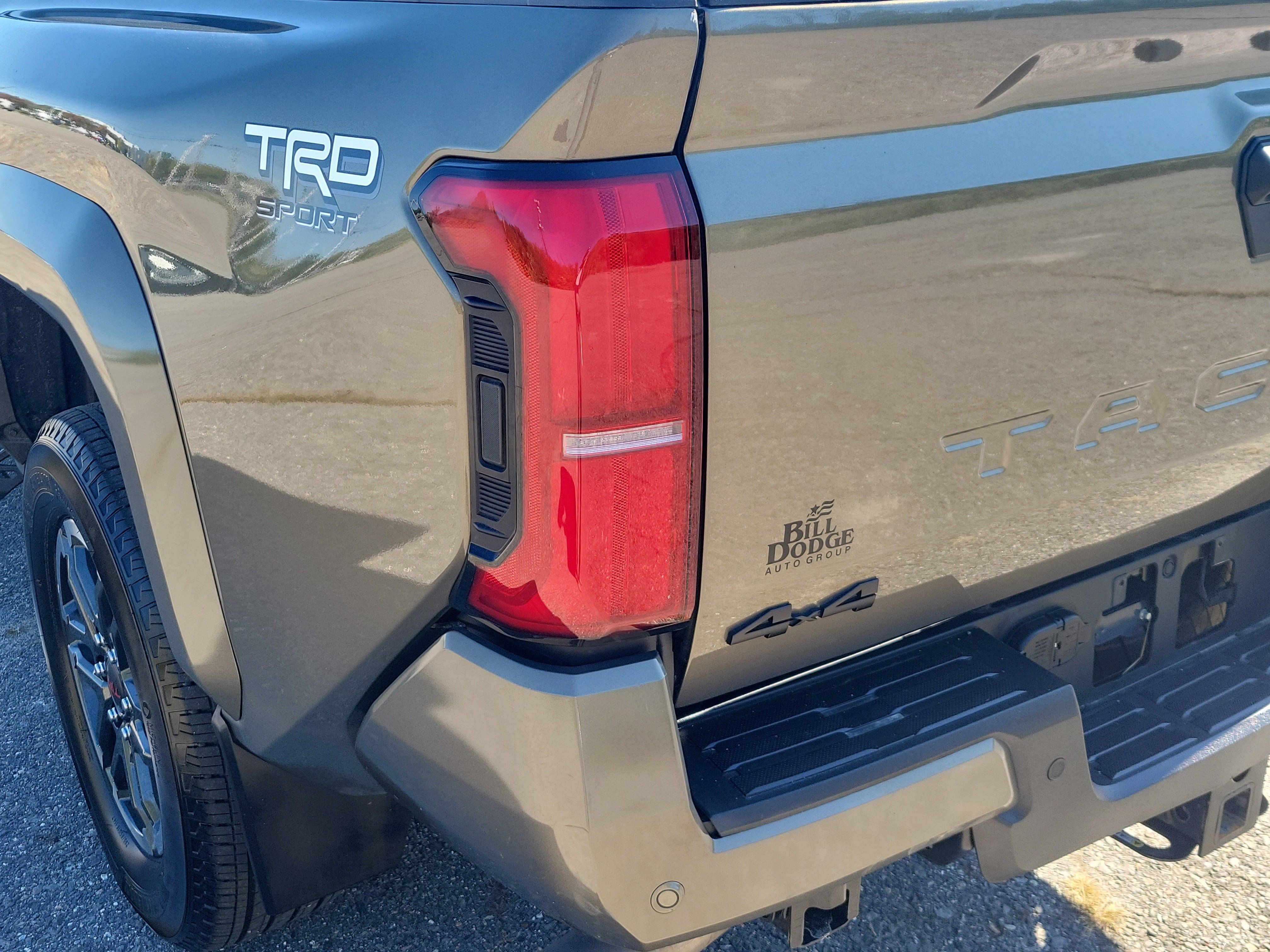 Used 2024 Toyota Tacoma TRD Sport w/ TRD Sport Premium Package AWD/4WD image 11