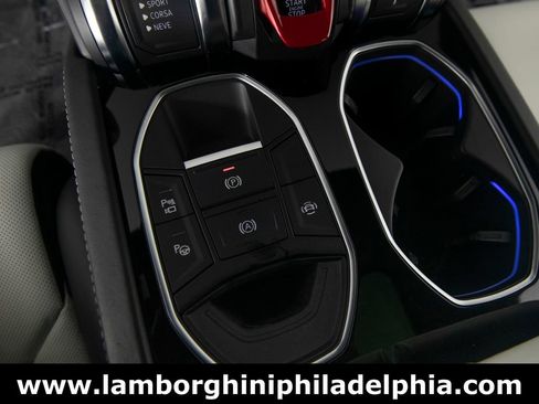 Used 2022 Lamborghini Urus AWD/4WD image 29