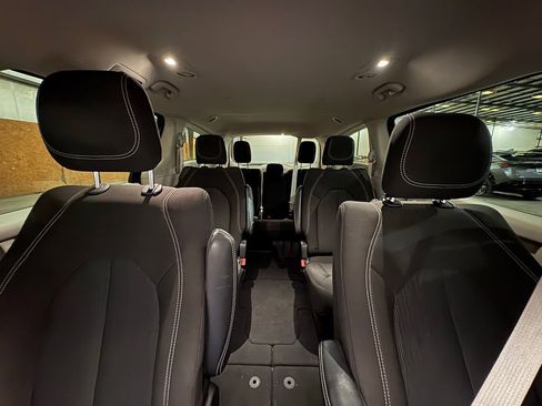 Used 2023 Chrysler Voyager LX image 36