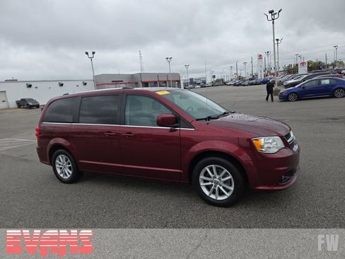 Used 2018 Dodge Grand Caravan SXT FWD image 2