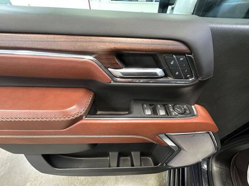 Used 2024 GMC Sierra 3500 Denali Ultimate AWD/4WD image 11