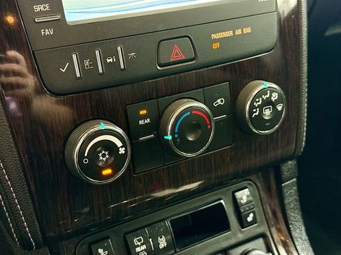 Used 2017 Chevrolet Traverse LT w/ Style and Technology Package image 16