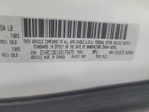 Used 2016 Chrysler Town & Country Touring FWD image 33