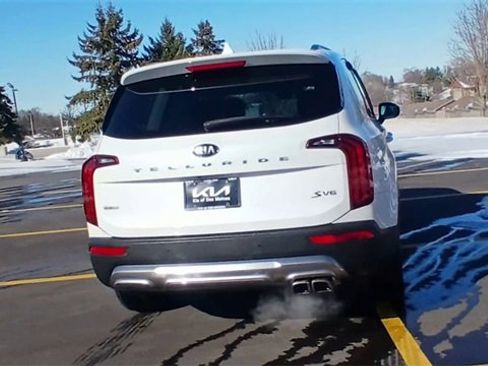 Certified 2020 Kia Telluride S image 2