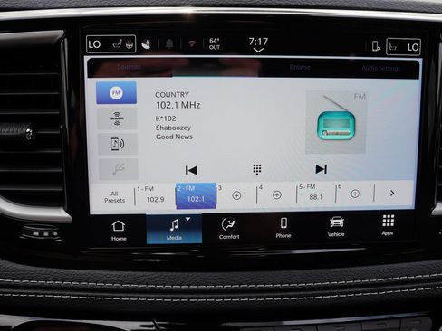 Used 2025 Chrysler Pacifica Select AWD/4WD image 5