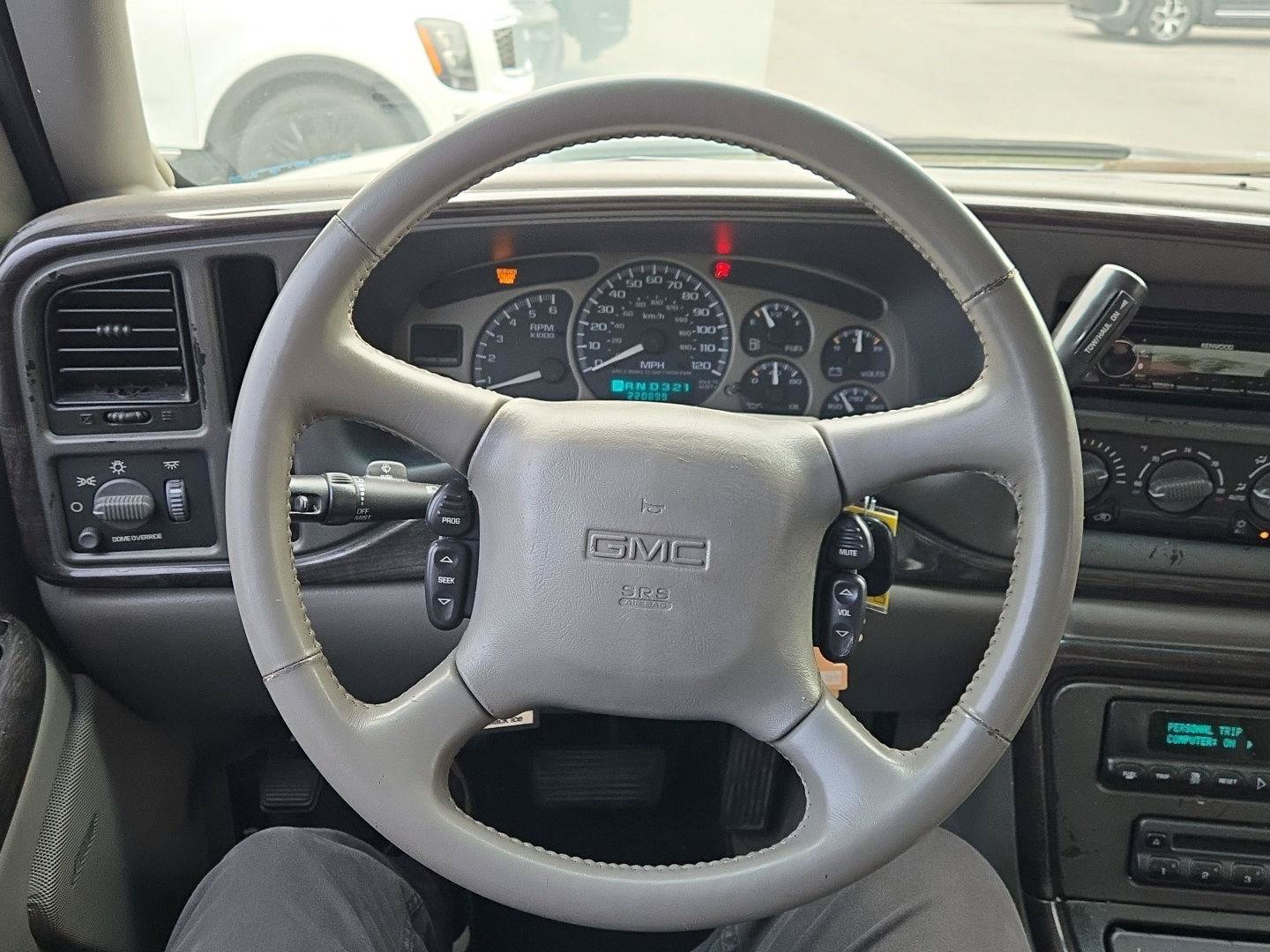 Used 2002 GMC Yukon Denali AWD/4WD image 17