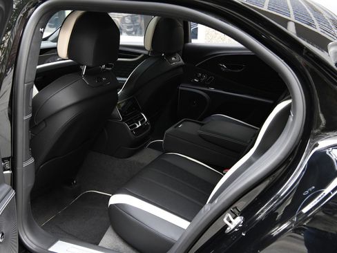 New 2025 Bentley Flying Spur Plug-In Hybrid image 9