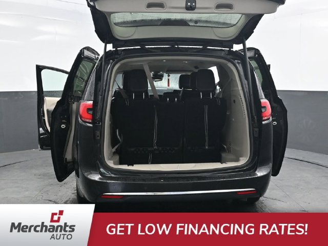 Used 2023 Chrysler Pacifica Touring-L FWD image 46