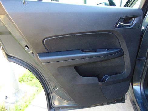 Used 2017 Chevrolet Equinox LS AWD/4WD image 46