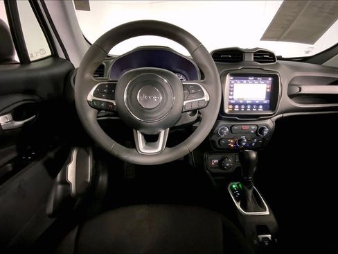 Used 2023 Jeep Renegade Latitude AWD/4WD image 5