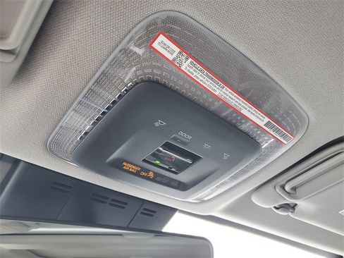 New 2026 Toyota Prius XLE image 31