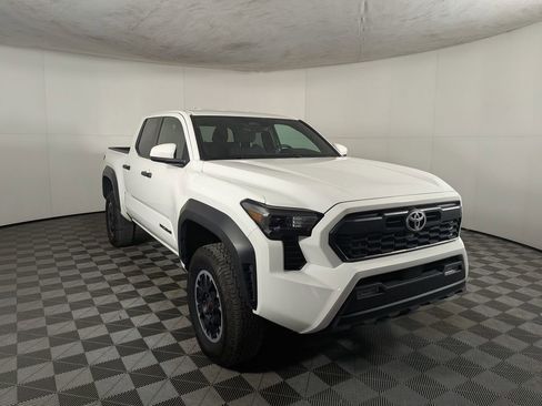 Used 2024 Toyota Tacoma TRD Off-Road image 5