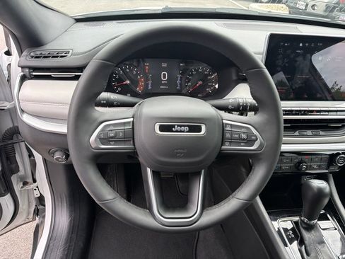 Used 2025 Jeep Compass Limited AWD/4WD image 19
