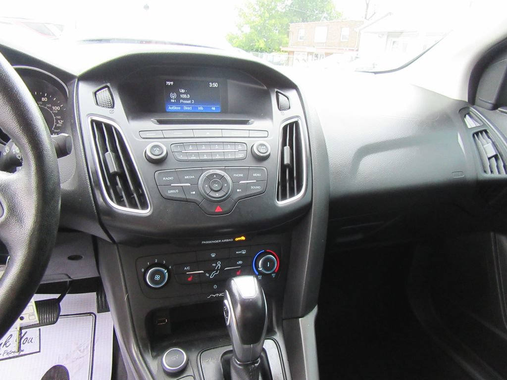 Used 2015 Ford Focus SE w/ Equipment Group 201A FWD image 14