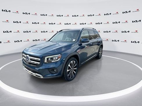 Used 2021 Mercedes-Benz GLB 250 w/ Premium Package image 4