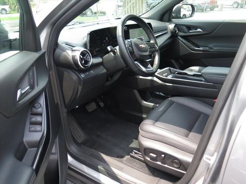 Used 2025 Chevrolet Equinox LT w/ Convenience Package II FWD image 10