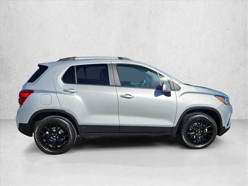 Used 2022 Chevrolet Trax LT w/ Sport Edition AWD/4WD image 4