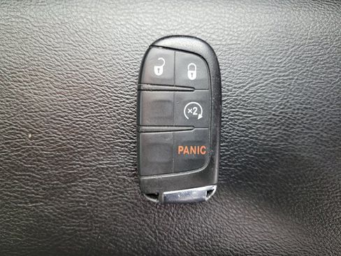 Used 2018 Jeep Compass Latitude w/ Popular Equipment Group FWD image 32