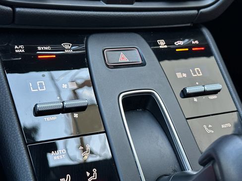 Used 2025 Porsche Macan image 24