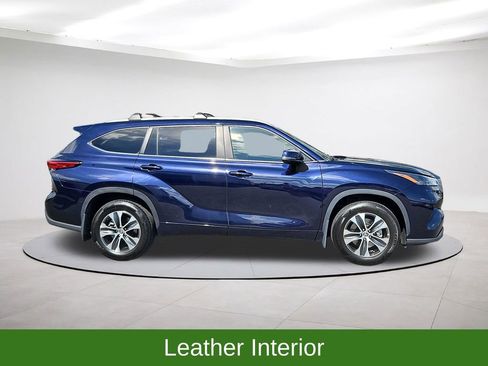 Used 2023 Toyota Highlander XLE image 8