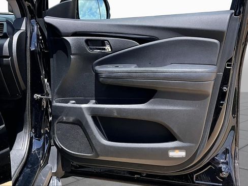 Used 2018 Honda Pilot Touring image 22