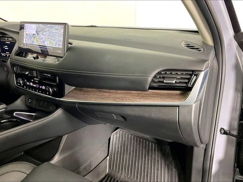 Used 2024 Nissan Rogue Platinum w/ Platinum Premium Package FWD image 22