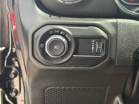 Used 2023 Jeep Wrangler Unlimited Sahara w/ Cold Weather Group AWD/4WD image 24