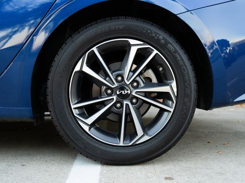 Used 2023 Kia Forte LXS w/ LXS Technology Package image 16