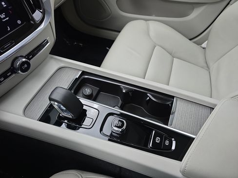 Used 2023 Volvo S60 B5 Plus w/ Climate Package image 24