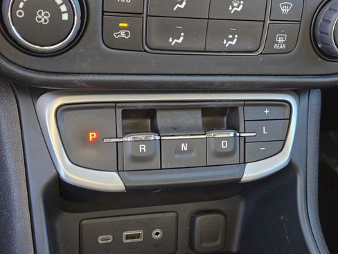 Used 2023 GMC Terrain SLE image 22