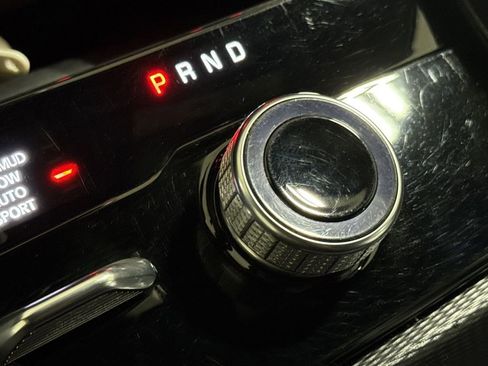 Used 2024 Jeep Grand Cherokee Limited image 19