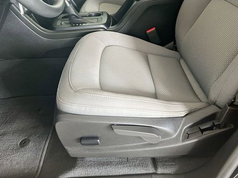Used 2022 Chevrolet Colorado W/T RWD image 19