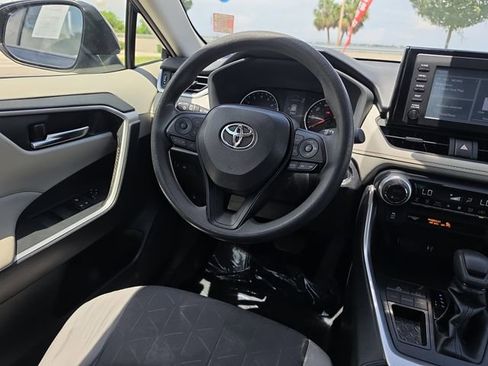 Used 2019 Toyota RAV4 XLE FWD image 9