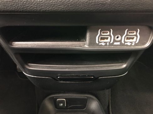 Used 2023 Chrysler Pacifica Touring-L w/ S Appearance Package FWD image 23