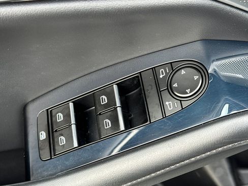 Used 2021 MAZDA MAZDA3 Hatchback w/Premium Plus Pkg image 11