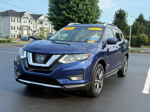Used 2017 Nissan Rogue SL w/ SL Premium Package AWD/4WD image 3