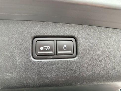 Used 2025 Genesis GV70 2.5T image 9