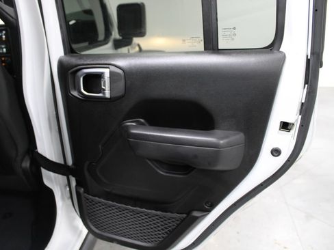 Used 2023 Jeep Gladiator Mojave AWD/4WD image 28