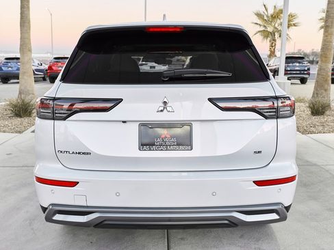 New 2026 Mitsubishi Outlander SE image 7