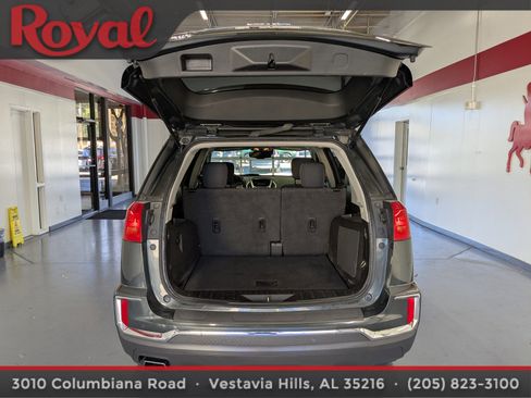 Used 2017 GMC Terrain SLE w/ Technology Package image 12