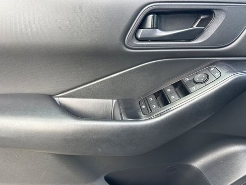 Used 2024 Nissan Rogue S image 11