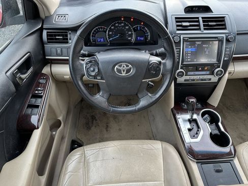 Used 2014 Toyota Camry XLE image 12