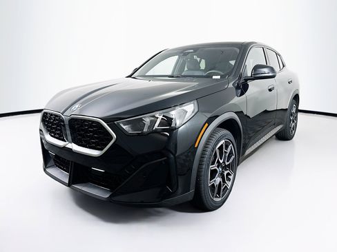 Used 2025 BMW X2 xDrive28i AWD/4WD image 3